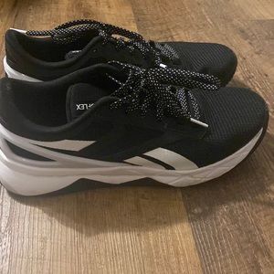 Reebok Nanoflex black size 9
